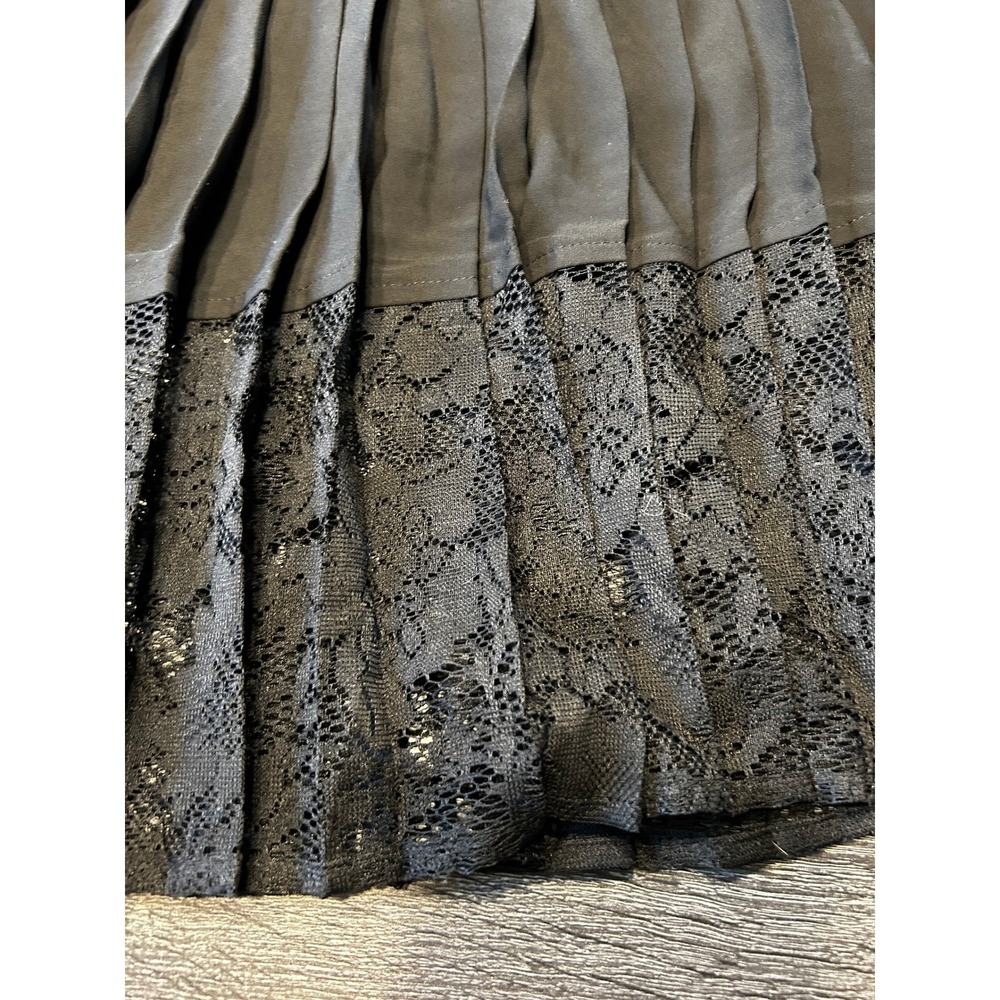 Express Pleated Skirt with Lace Hem – Women's Size 0 – NWT - Picture 2 of 6